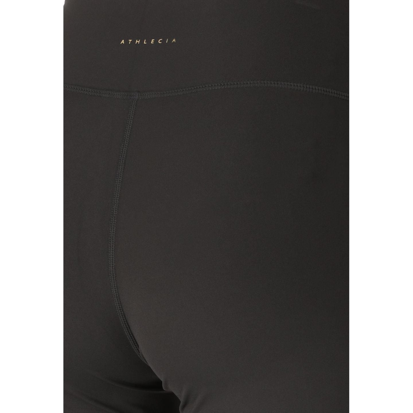 Détail du cuissard court Athlecia Bloom V2 extensible pour femme, tissu technique et coutures plates