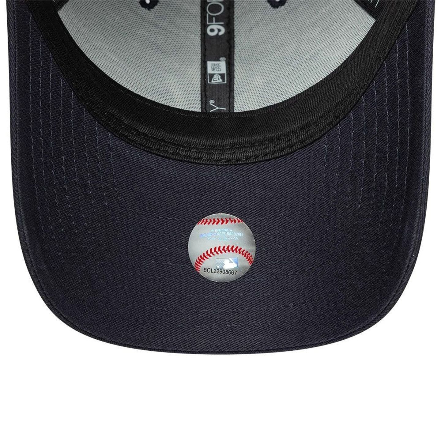 Vue rapprochée de la New Era Casquette Ajustable Mlb Outdoor Icon 9Forty New York Yankees Homme