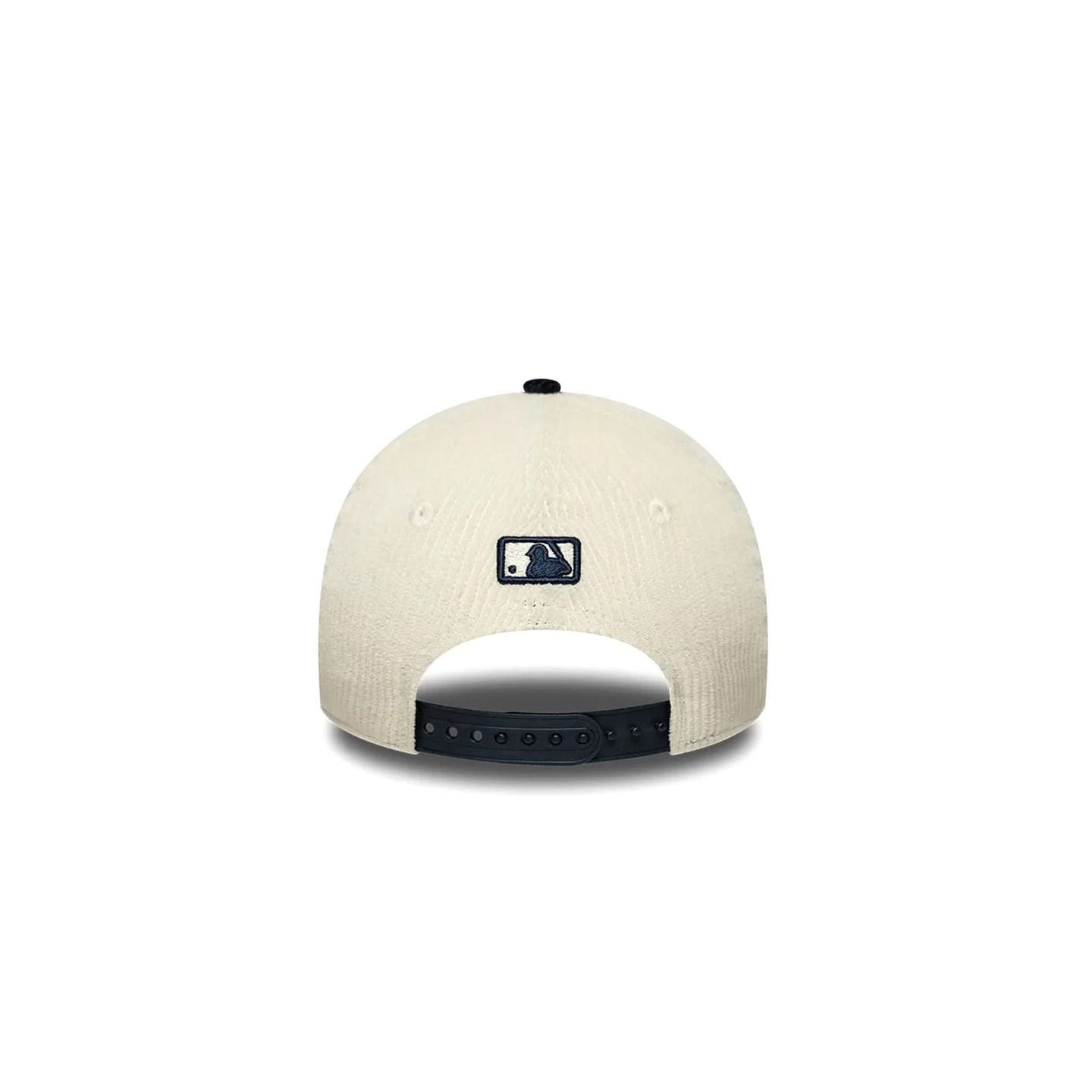 New Era Casquette De Baseball Ajustable Chyt Cord 9FORTY Yankees Enfant portée par un enfant lors d'