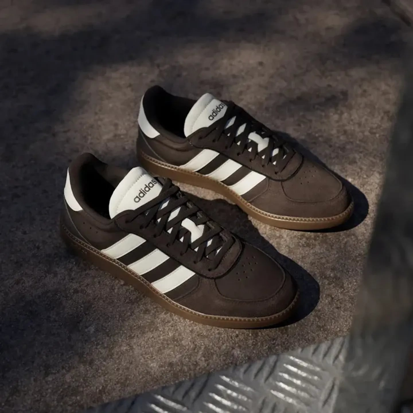 Adidas Baskets Lifestyle Breaknet Sleek Daim Et Cuir Synthétique À Laçage Classique Femme dans un dé