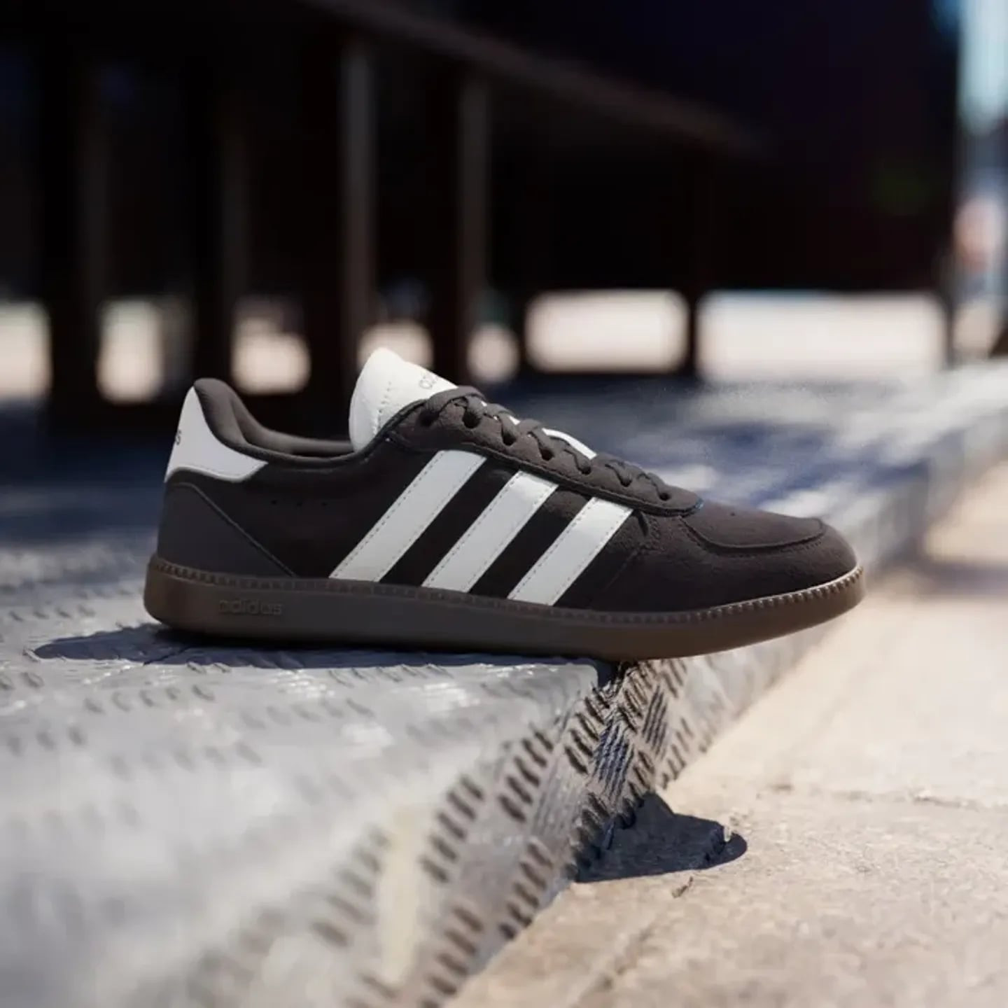 Adidas Baskets Lifestyle Breaknet Sleek Daim Et Cuir Synthétique À Laçage Classique Femme en ambianc