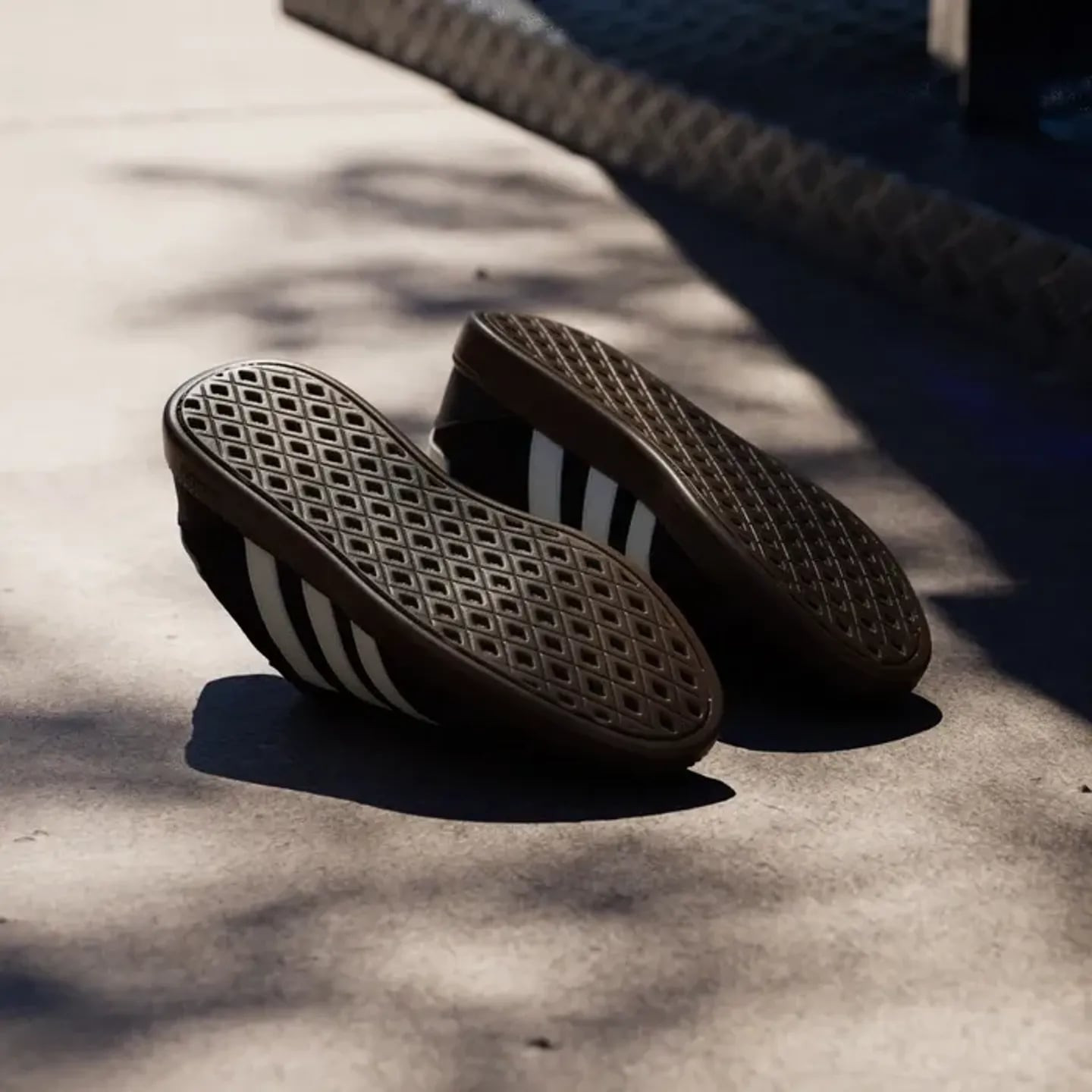Adidas Baskets Lifestyle Breaknet Sleek Daim Et Cuir Synthétique À Laçage Classique Femme en situati