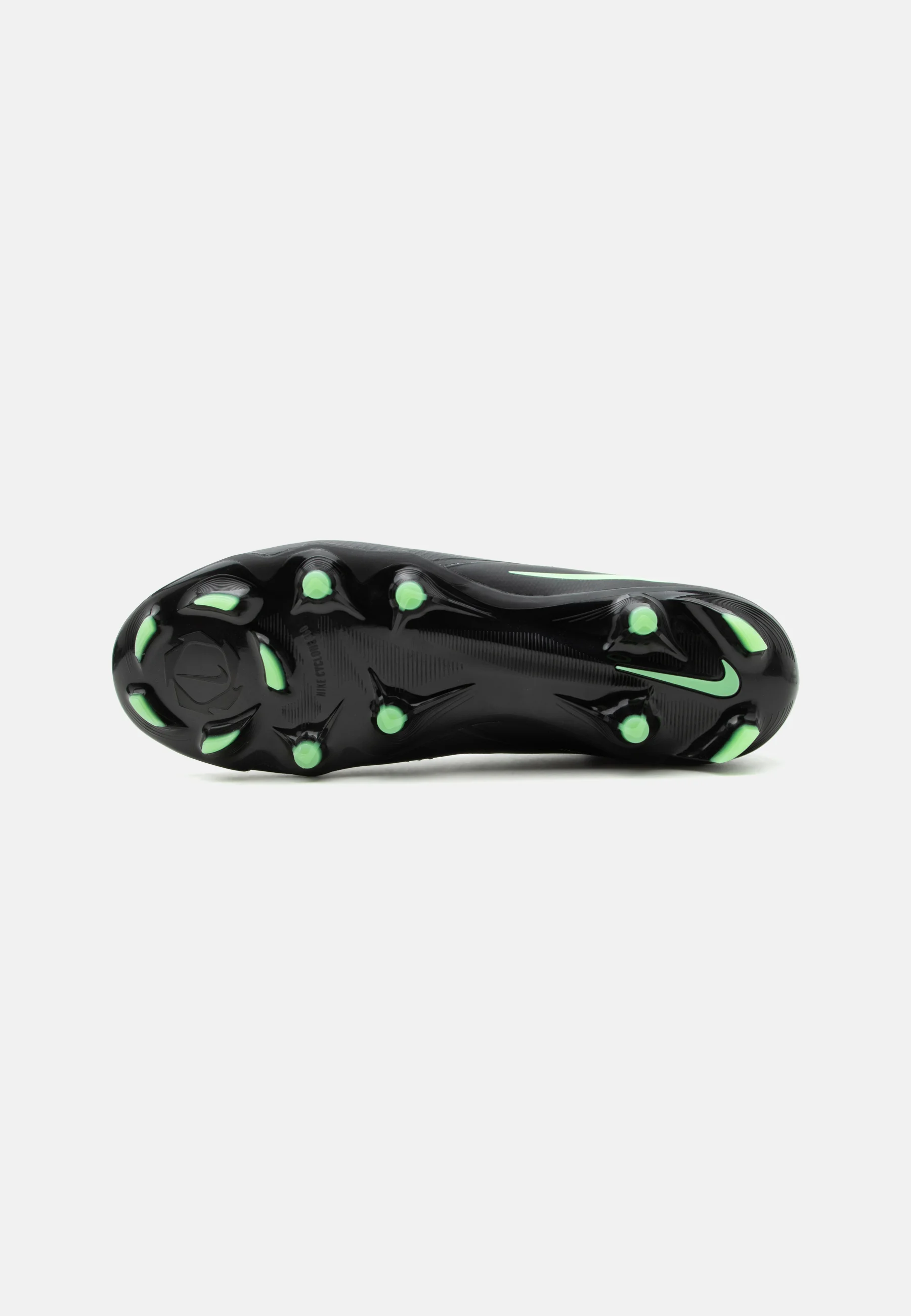Nike Phantom 6 High Pro FG : Précision ultime pour terrain ferme