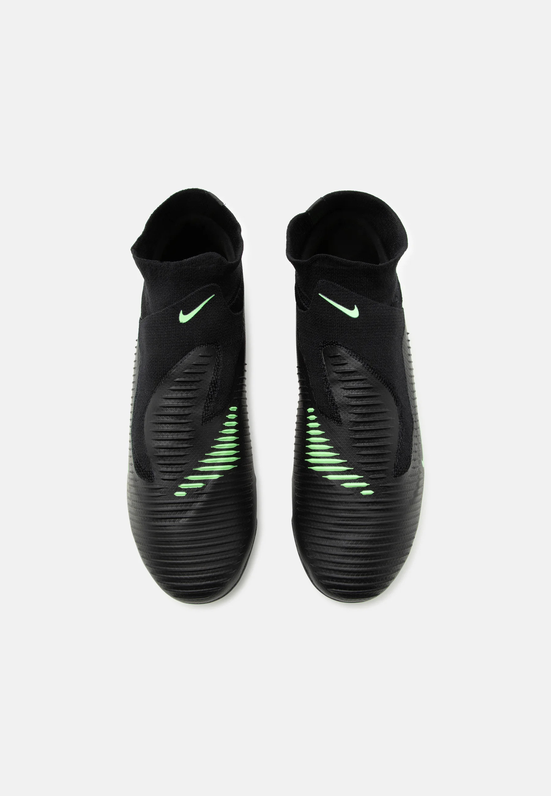 Nike Phantom 6 High Pro FG : Précision ultime pour terrain ferme