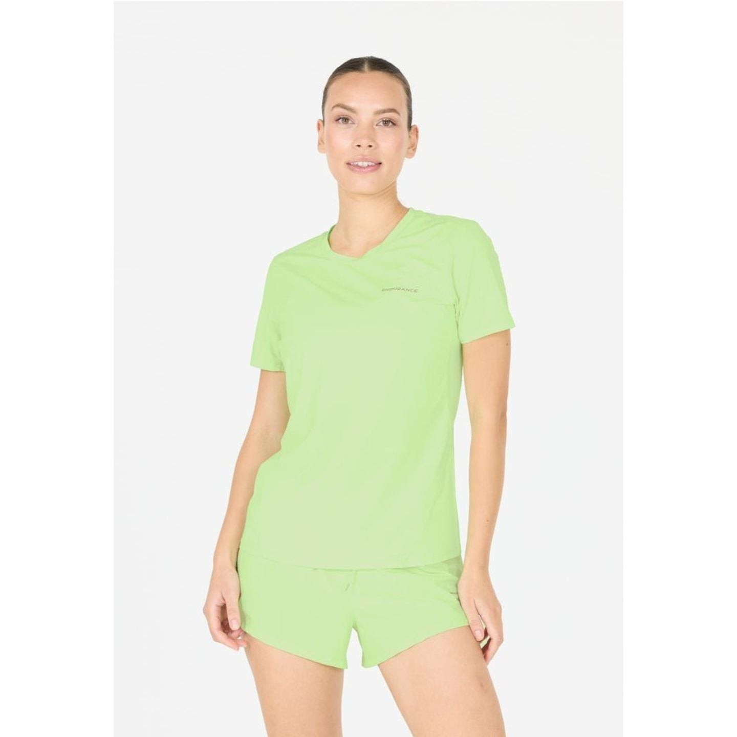 Endurance T-Shirt De Running Manches Courtes Nan Quick Dry Femme porté lors d'un run en extérieur