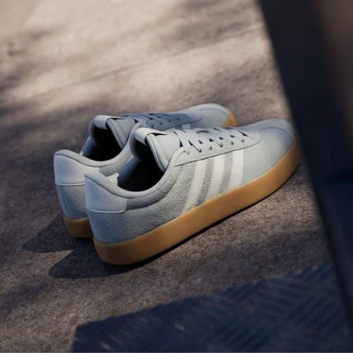 Adidas Baskets Basses Décontractées Vl Court 3.0 Style Skate Femme en ambiance urbaine