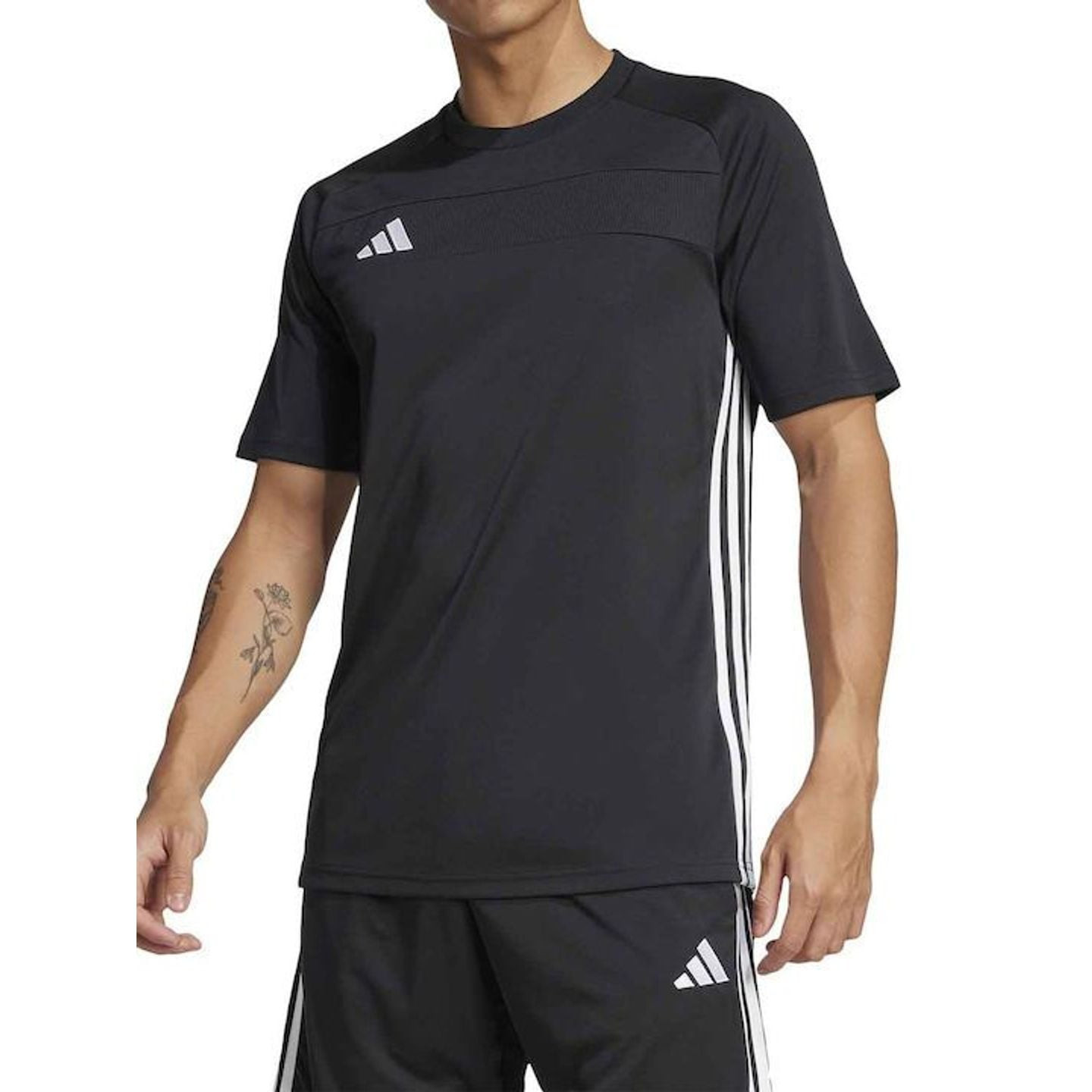Adidas Maillot De Football Entraînement Tiro 25 Essentials Coupe Slim Homme porté en ville