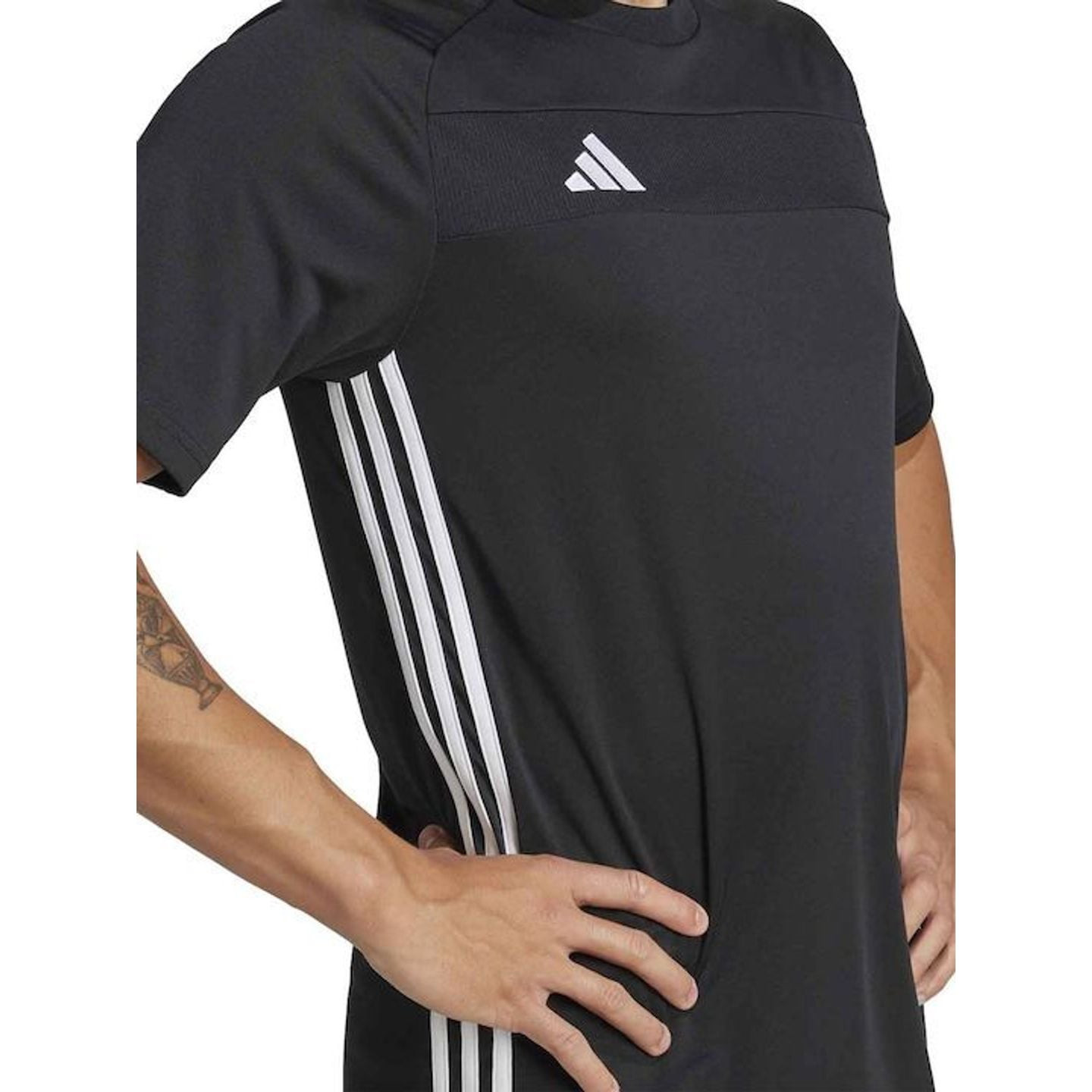 Vue détail des bandes 3-Stripes : Adidas Maillot De Football Entraînement Tiro 25 Essentials Coupe S