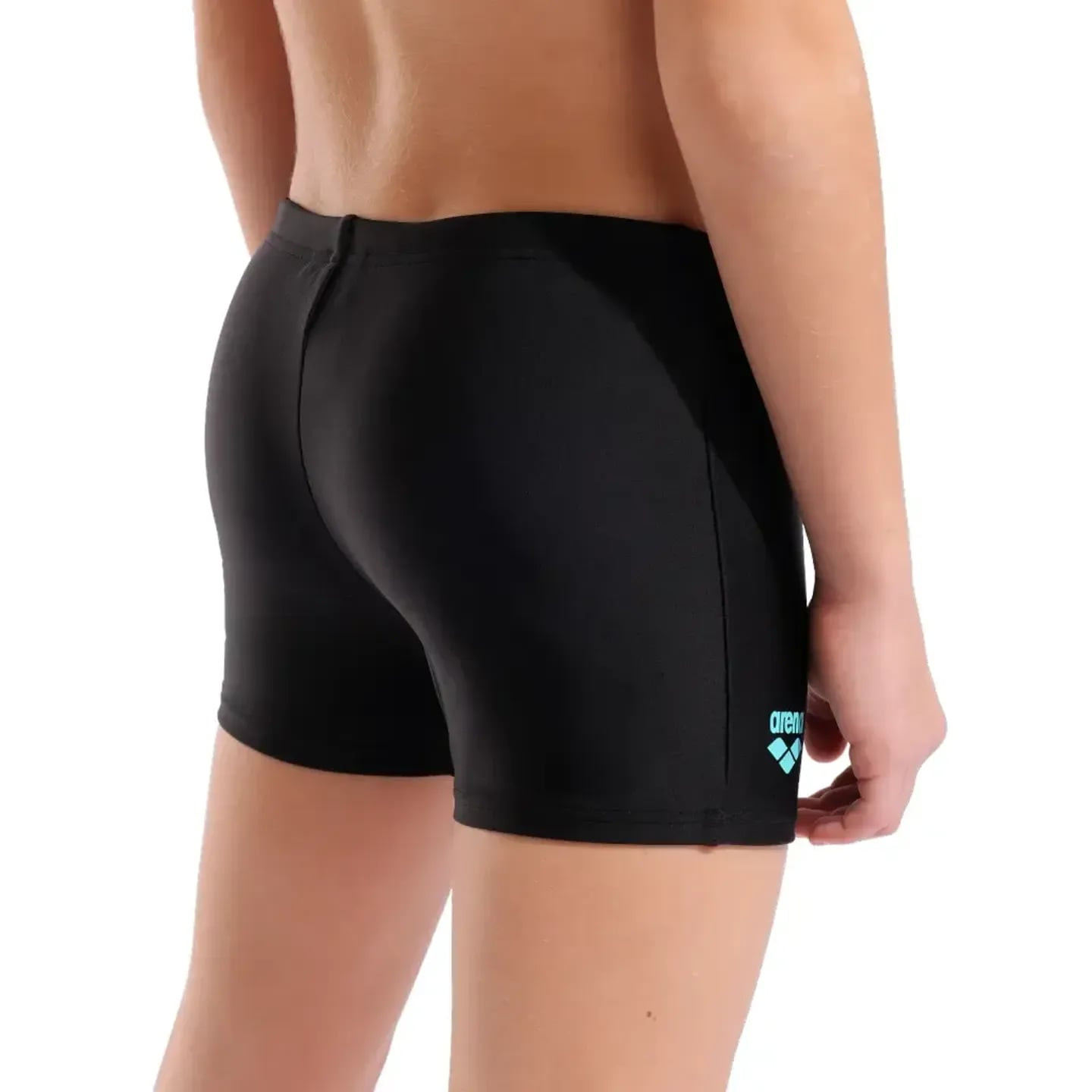 Jeune garçon portant le short de bain Arena Short De Bain Performance B Paint Maxfit Eco Garçon à la