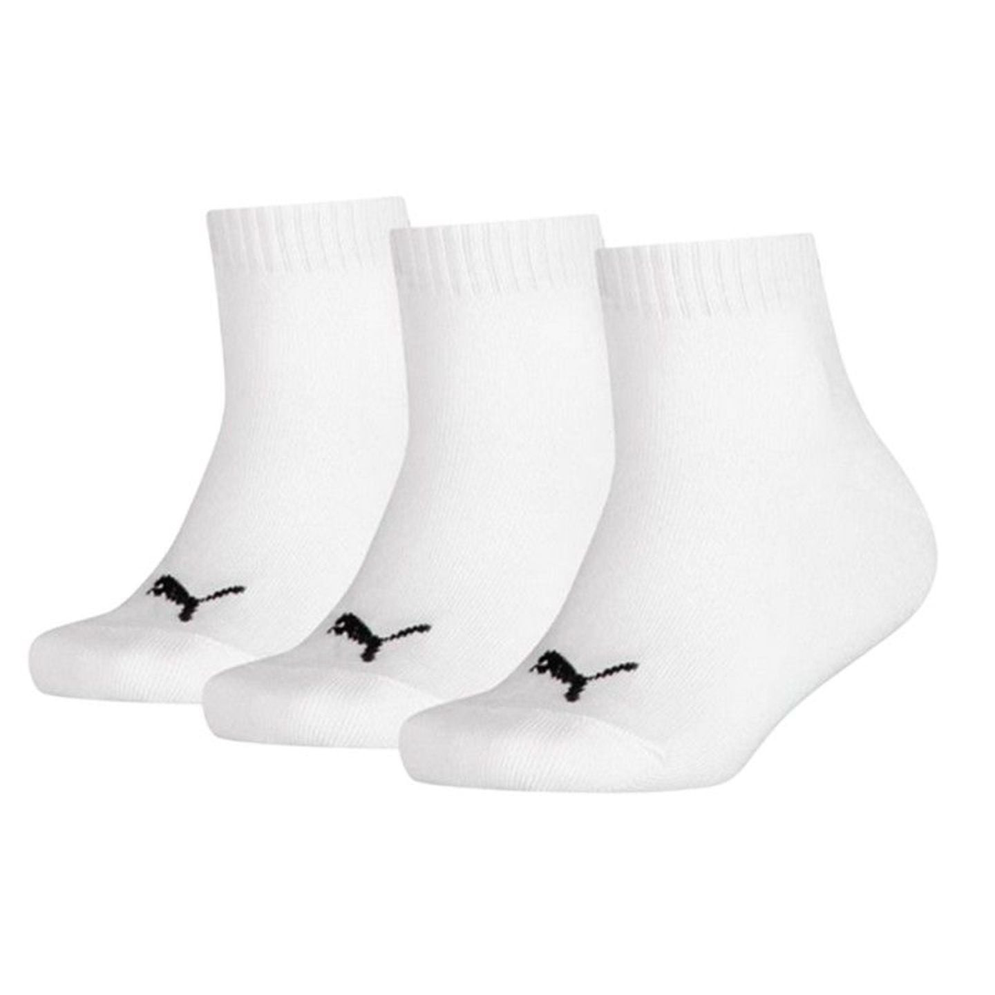 Trois chaussettes PUMA Kids Plain Quarter blanches côte à côte, avec bords côtelés et logos chat noi