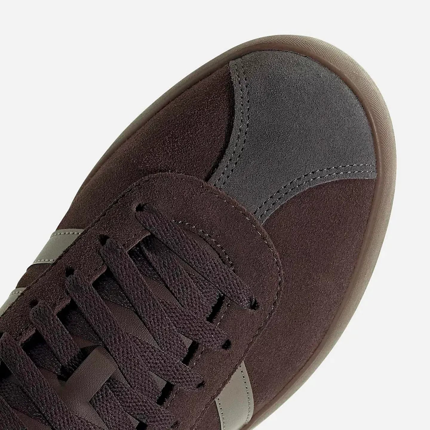 Détail cuir et lacets des Adidas Baskets Basses Lifestyle Vl Court 3.0 Cuir À Lacets Homme