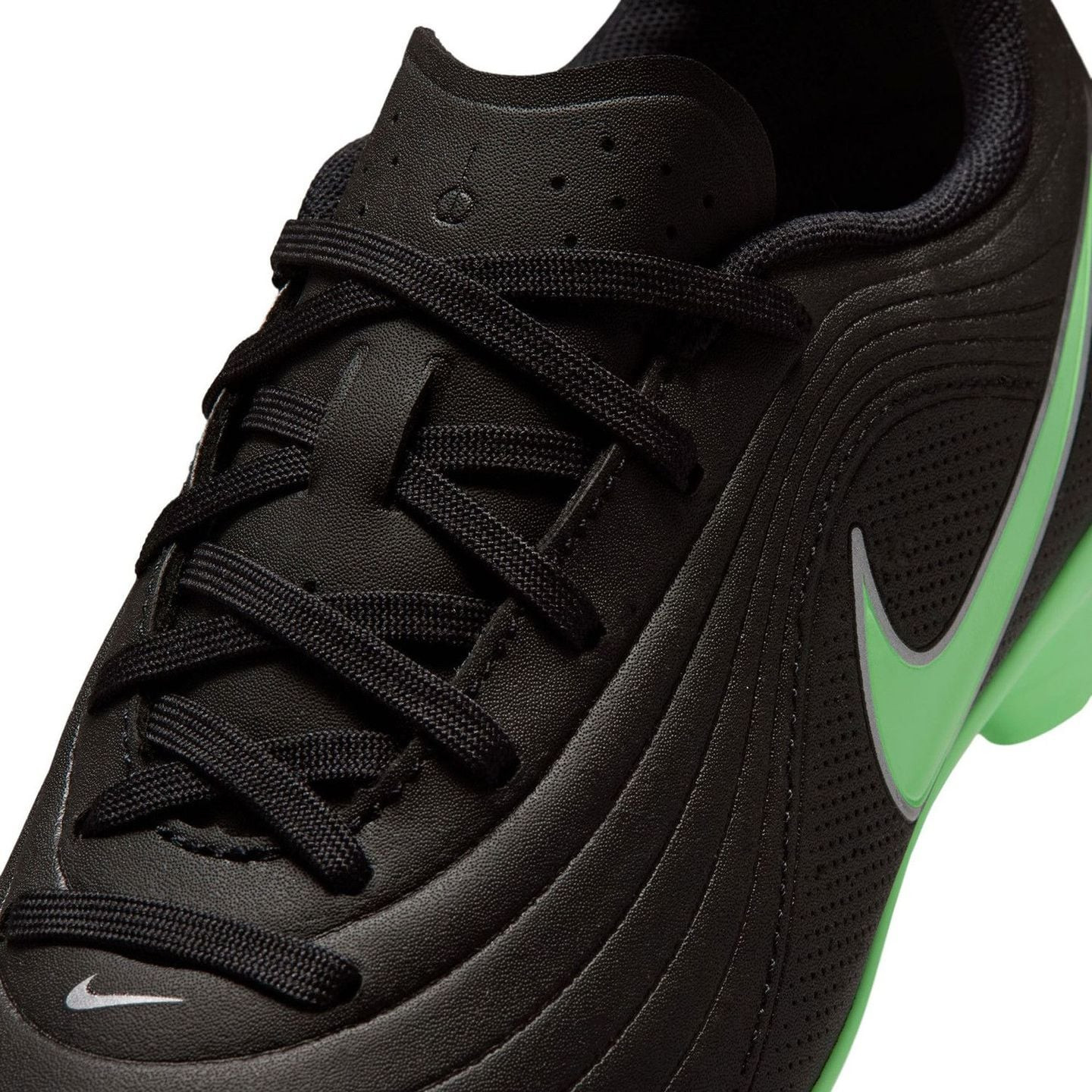 Détail tige et crampons des Nike Chaussures De Football Multisurfaces Tiempo Maestro Club Junior Cra
