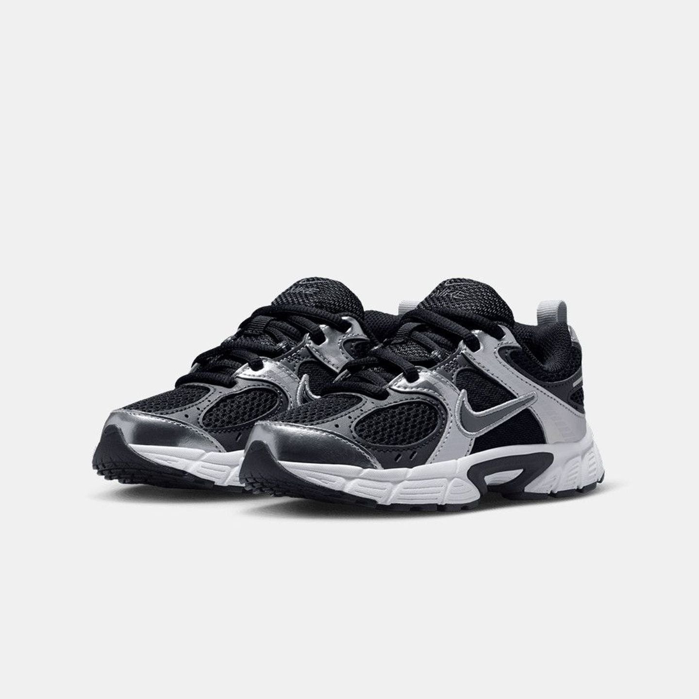 Ambiance lifestyle : Nike Chaussures De Sport Lifestyle V5 Rnr Lacets Maille Respirante Enfants