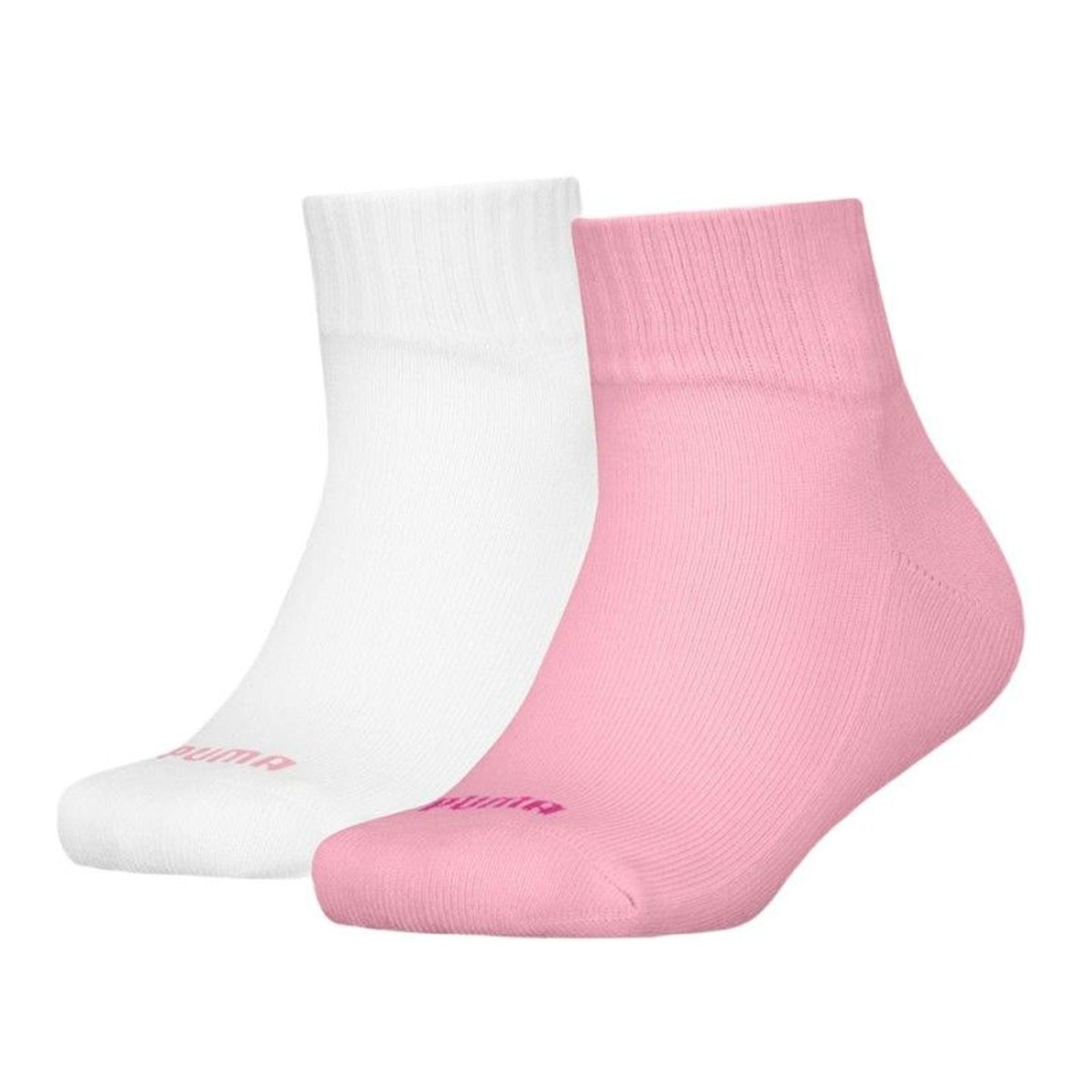 Vue avant de deux paires de chaussettes PUMA enfant, une blanche et une rose, avec logo PUMA imprimé