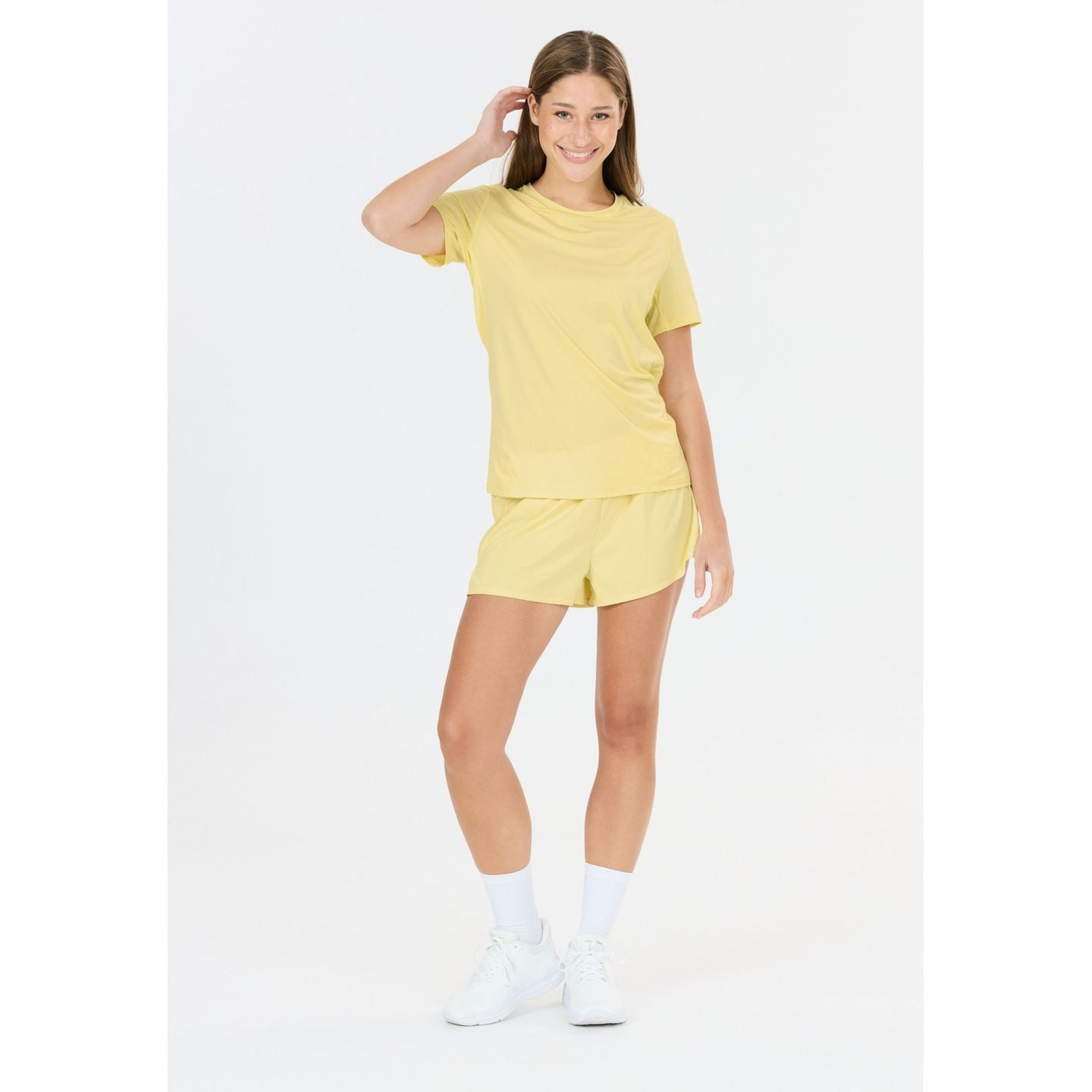 Femme portant le t-shirt Endurance T-Shirt Technique De Course À Pied Nan Quick Dry Femme lors d'une