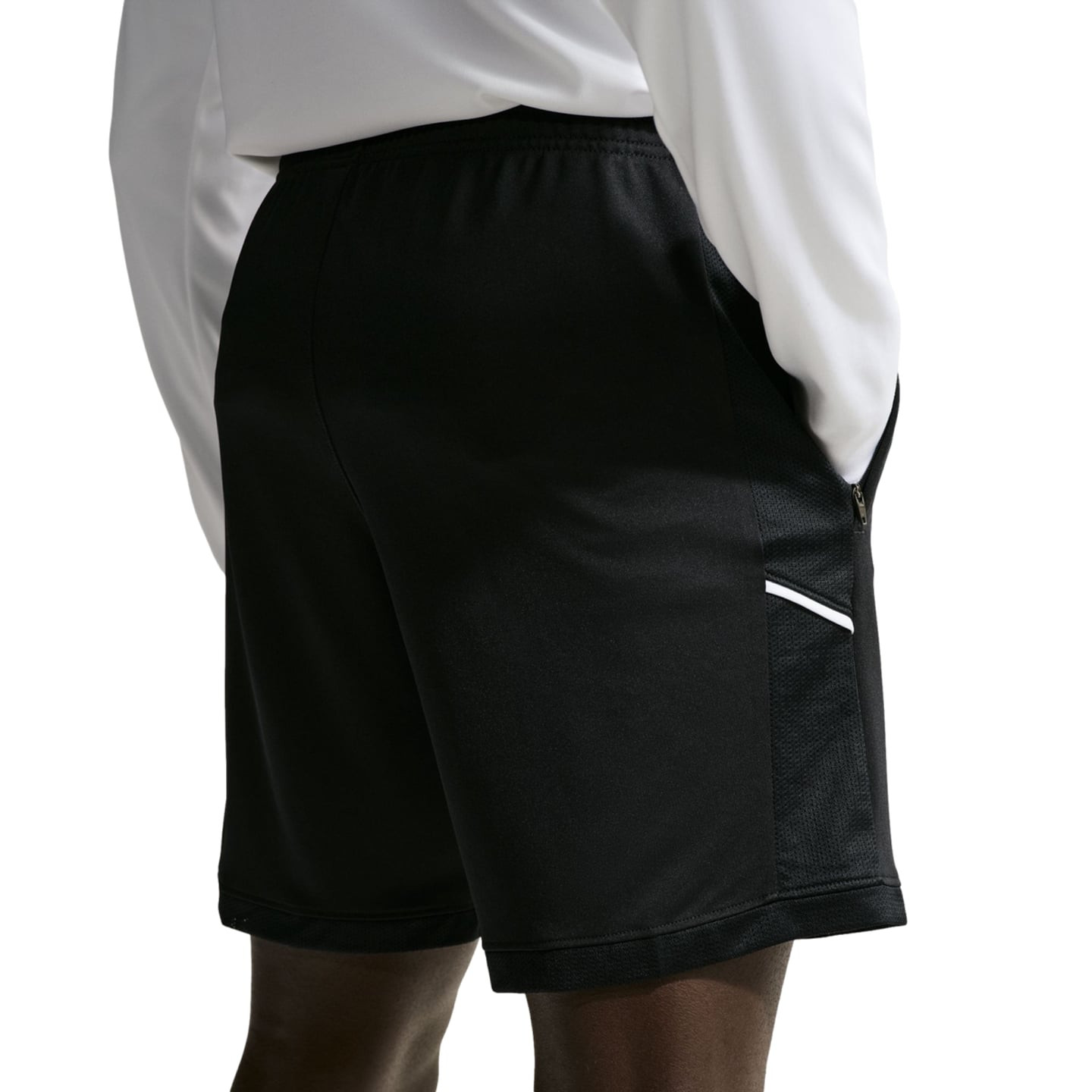 Nike Short De Football Dri-FIT Academy 25 Ajusté Homme sur terrain, ambiance football, coupe ajustée
