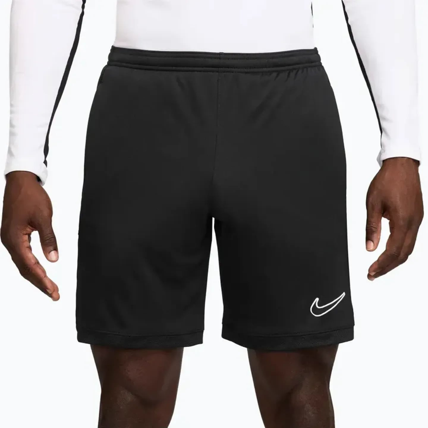 Nike Short De Football Dri-FIT Academy 25 Ajusté Homme en ambiance terrain, coupe ajustée et technol