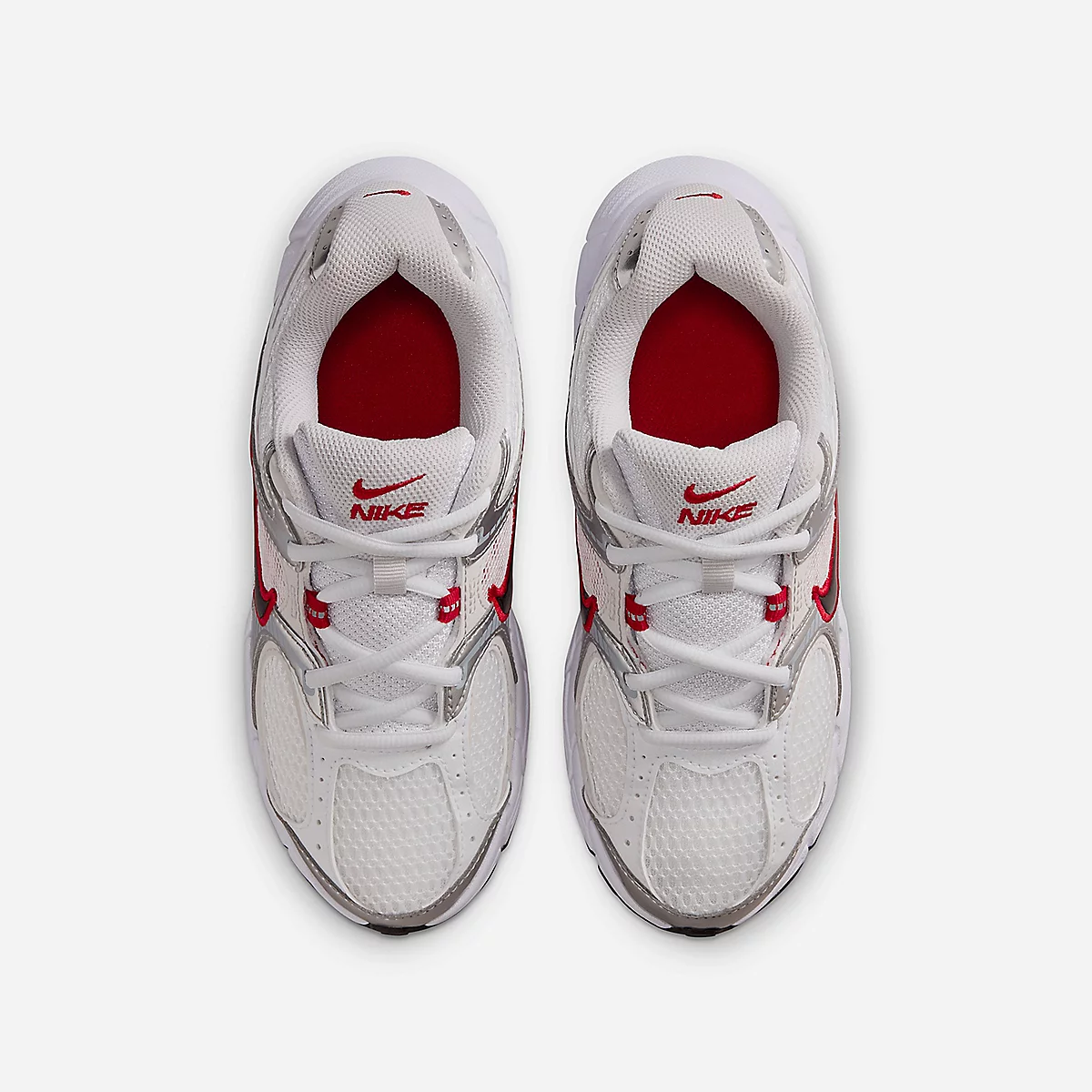 Nike V5 RNR (GS) : Style Y2K et confort optimal pour les juniors