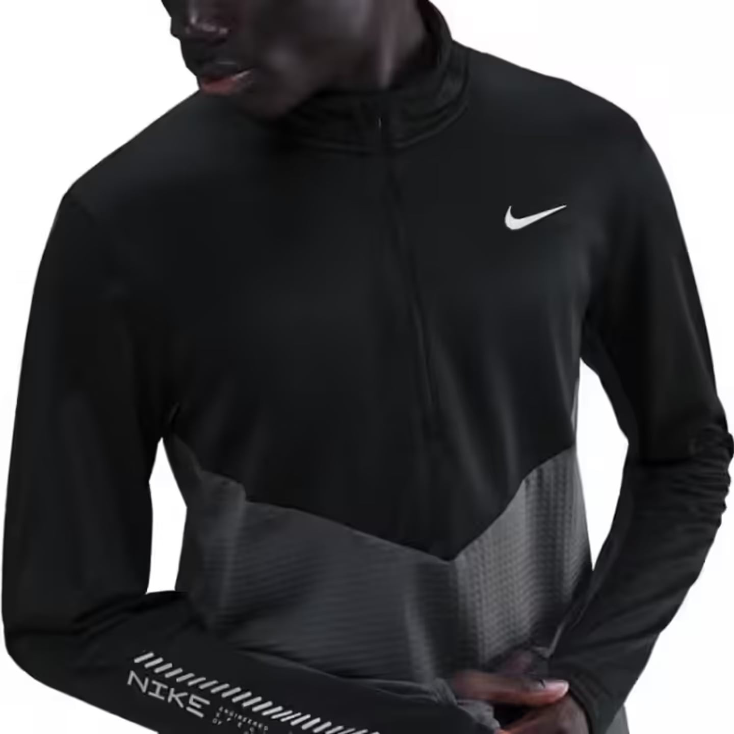 Coureur portant le Nike Haut De Course Manches Longues Therma-Fit Winterized Pacer Demi-Zip Homme en