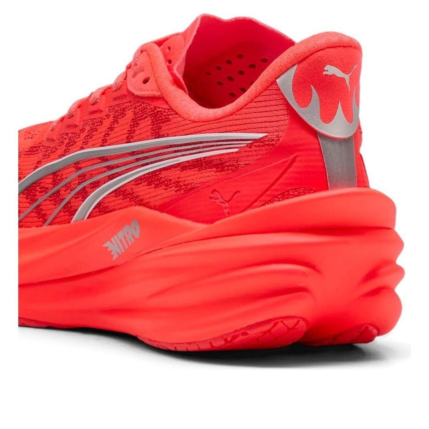 Détail de la plaque carbone de la Puma Chaussures De Running Route Deviate Nitro 4 Femme Plaque Carb