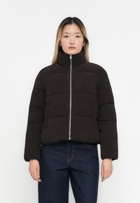 Veste courte matelassée VERO MODA - Chaleur & style polyvalent