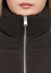 Veste courte matelassée VERO MODA - Chaleur & style polyvalent