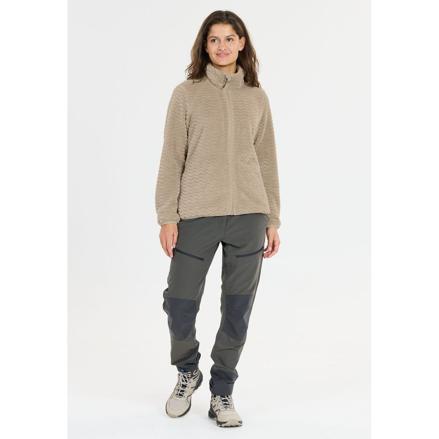 Femme en randonnée portant la Whistler Veste Polaire Chaude Et Respirante Matra Femme Randonnée