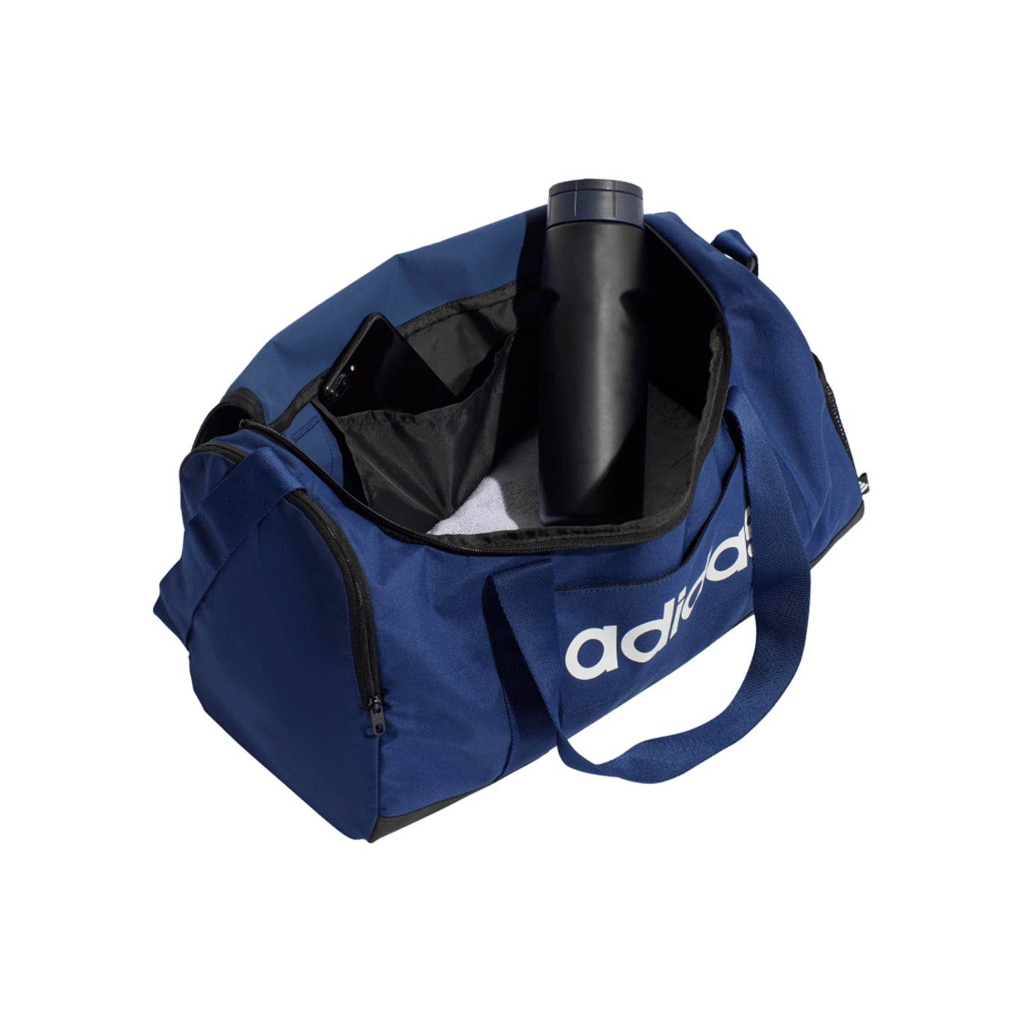 Adidas Sac De Sport Compact Linear Duffel Bandoulière Réglable Unisexe posé dans un vestiaire