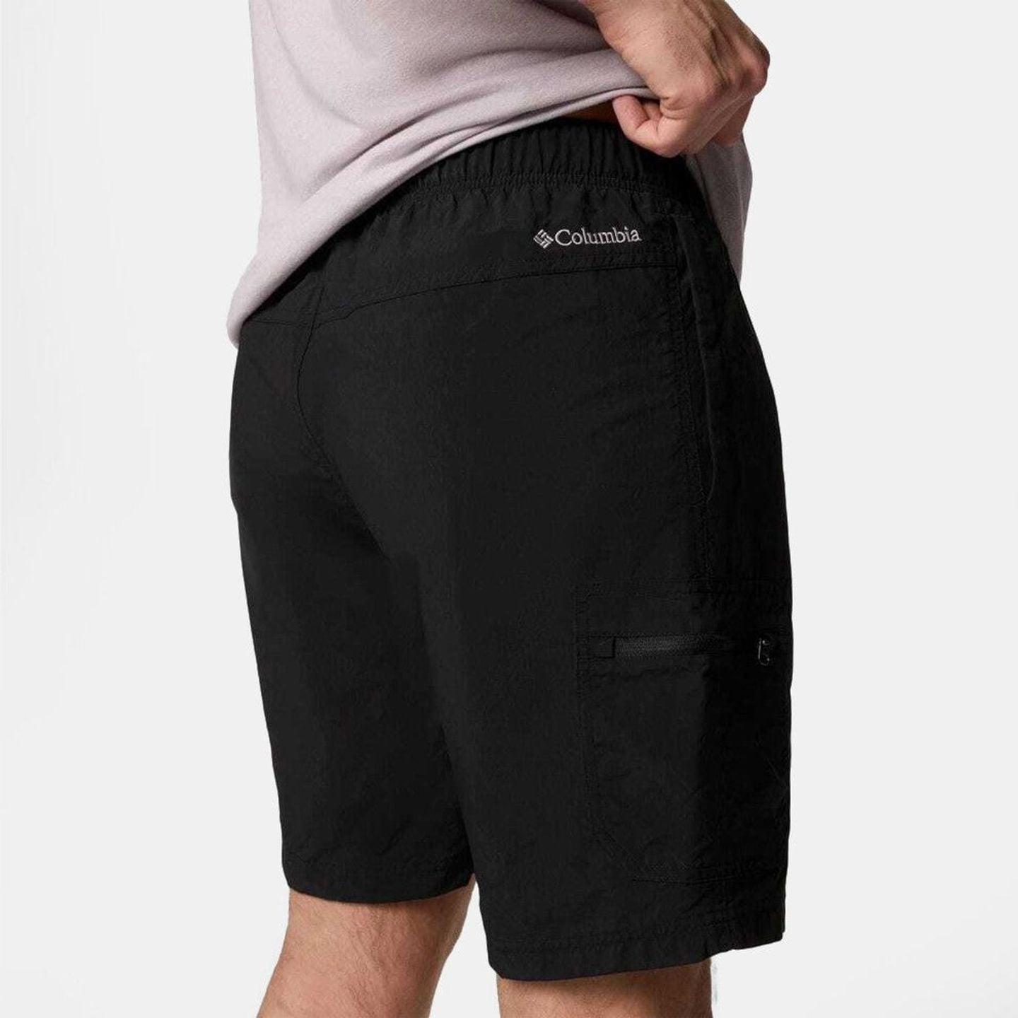 Ambiance outdoor : Columbia Short Cargo Léger Mountaindale Déperlant Upf 50 Homme en randonnée.