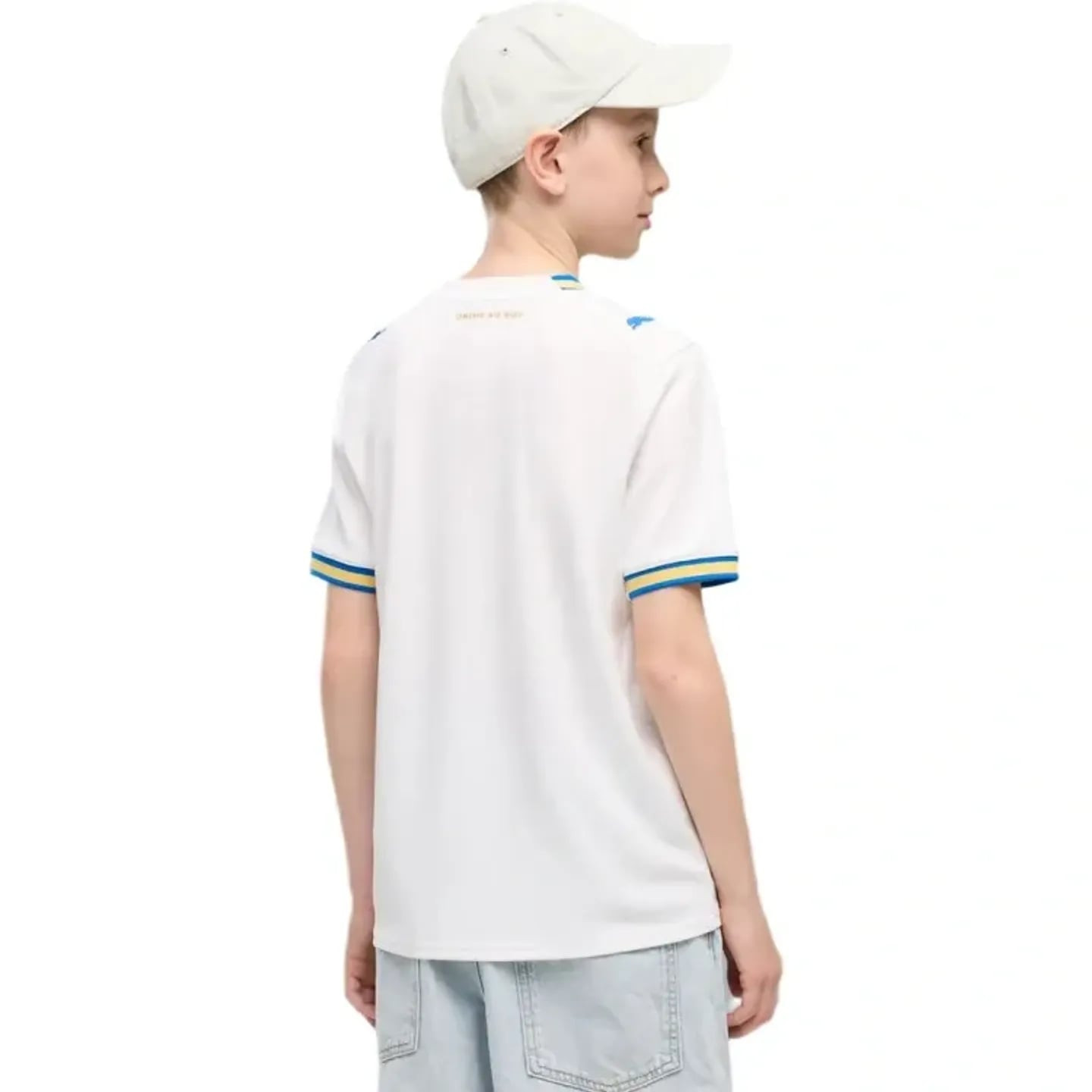 Jeune garçon portant le maillot Puma OM DryCELL Olympique De Marseille junior, style et confort