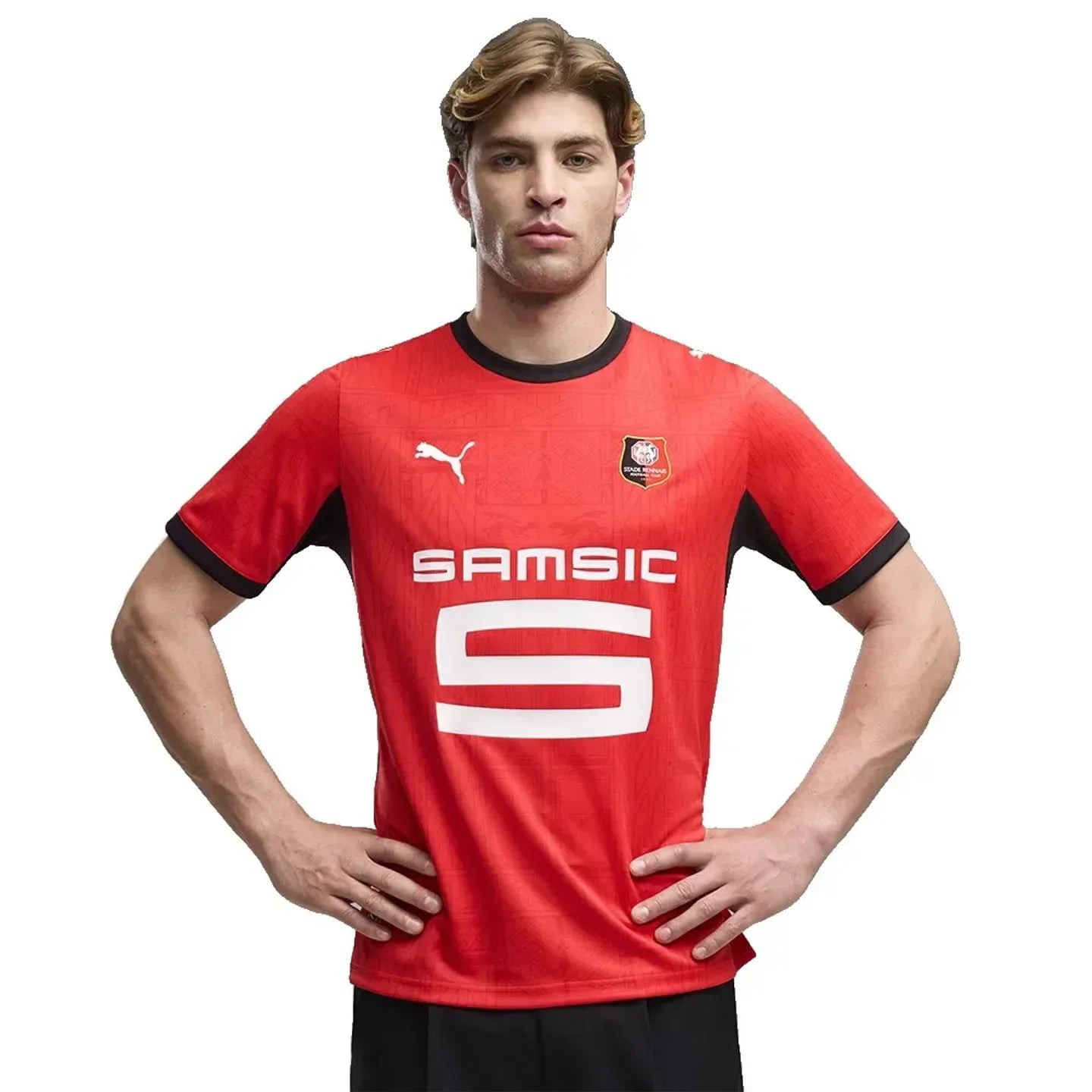 Mannequin masculin portant le maillot domicile replica rouge du Stade Rennais FC, mains sur les hanc