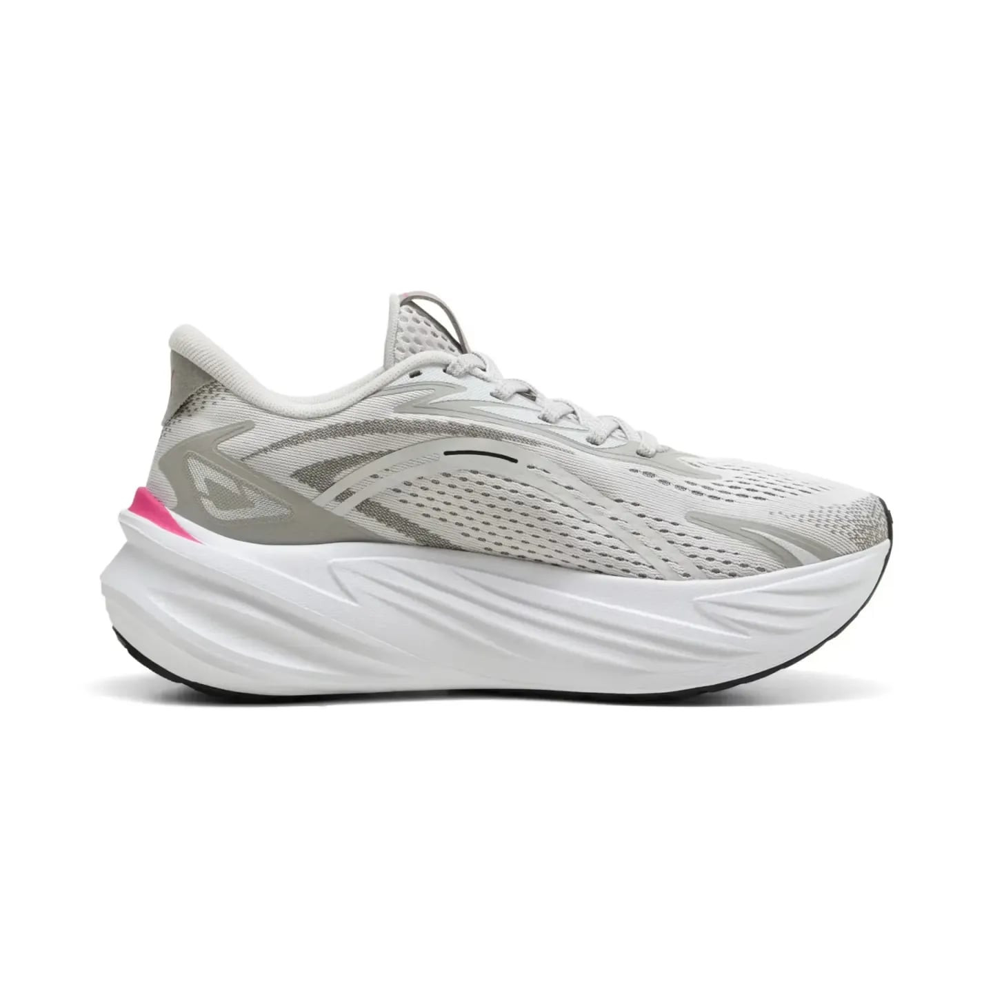 Packshot des Puma Chaussures De Running Route Maxima Pro ProFoam ProTread Unisexe, vue de profil