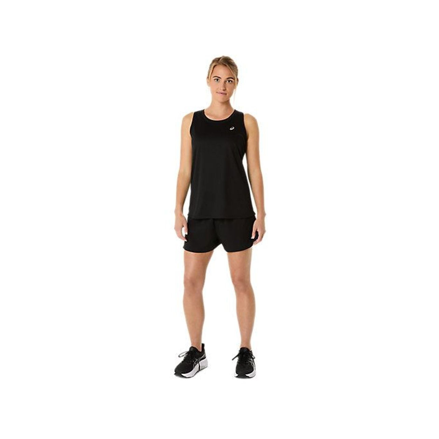Femme portant l'Asics Débardeur De Running Core Tank Séchage Rapide Femme lors d'un footing