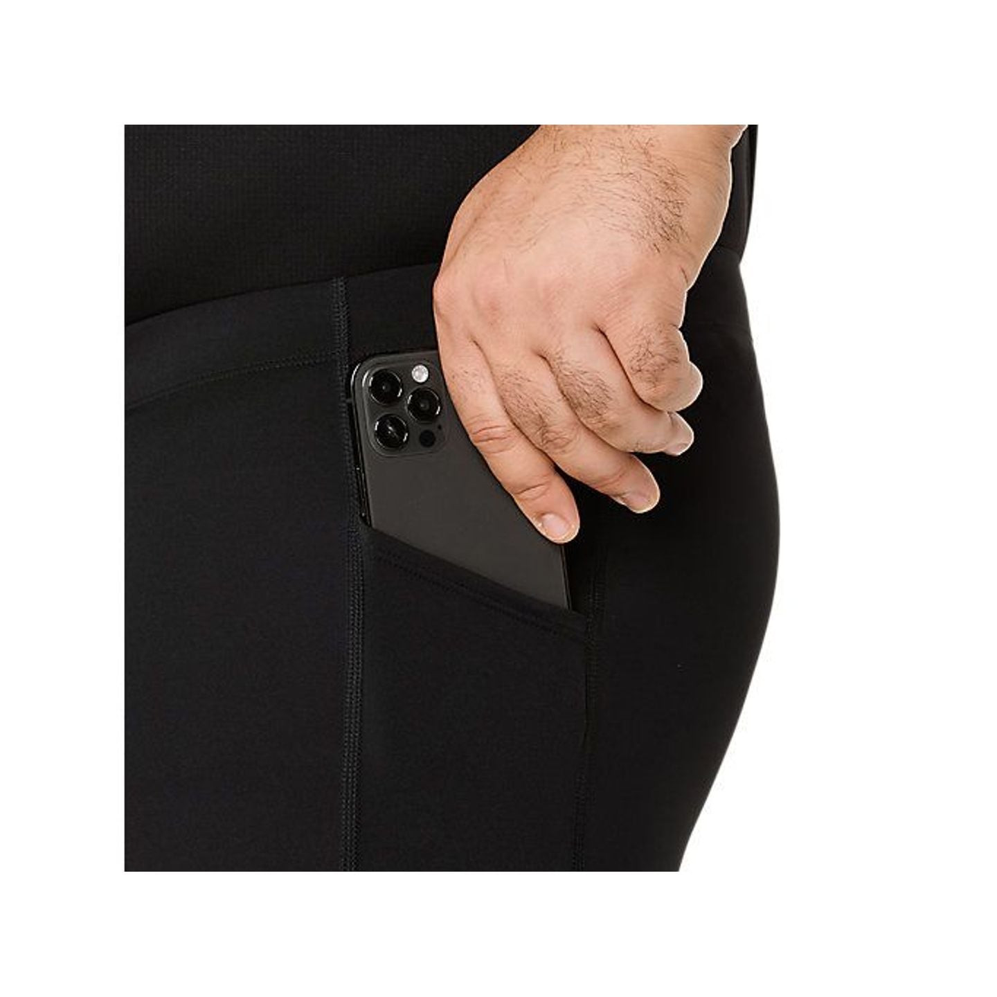 Main glissant un smartphone dans la poche latérale intégrée du collant de running ASICS Core Tight n